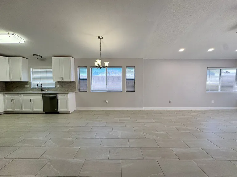 9180 Sparklewood Ct — Photo 3