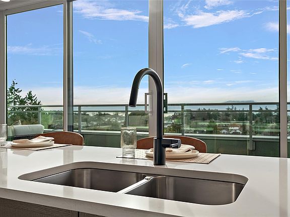 4th image of 1102 Esquimalt Rd #502