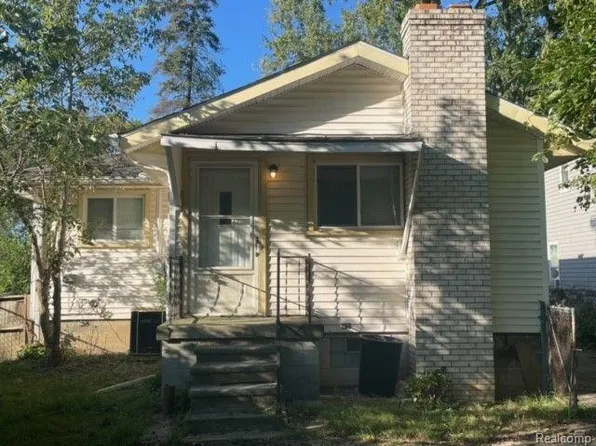 33 W Strathmore Ave, Pontiac, MI 48340