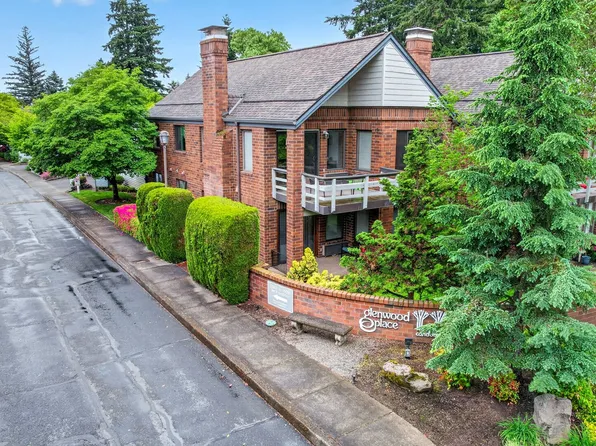 14851 NE Sacramento St Unit 127, Portland, OR 97230