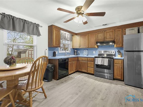 4th image of 355 Edgewood Dr