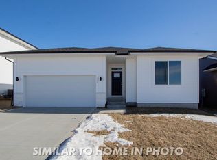 15202 Deerview Dr, Urbandale, IA 50323