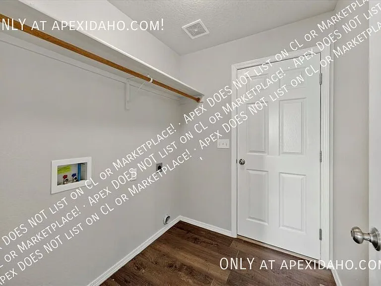 3851 N Lezana Ave — Photo 23