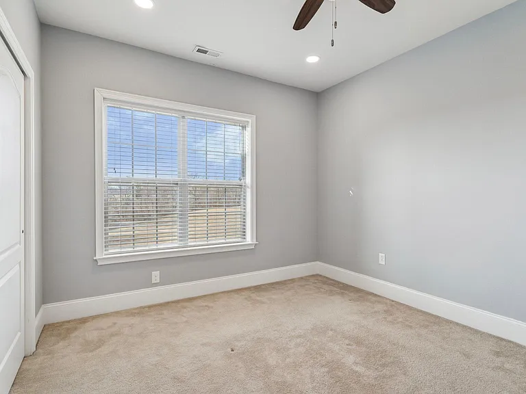 178 Pratt Ln — Photo 31