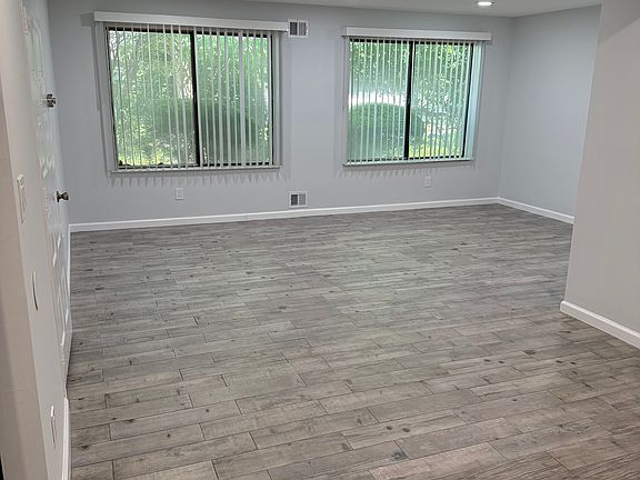 3rd image of 203 Springmeadow Dr Unit B