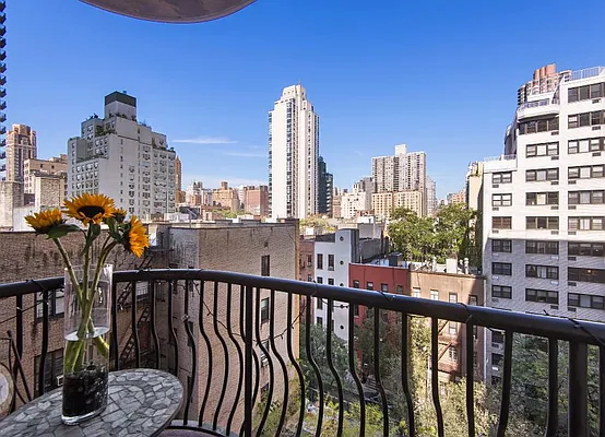 Sold by Warburg | media 26