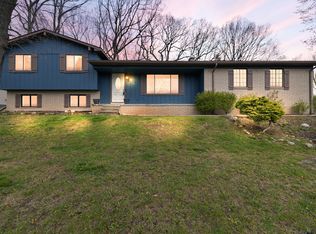 375 Pinnacle Dr, Lake Orion, MI 48360