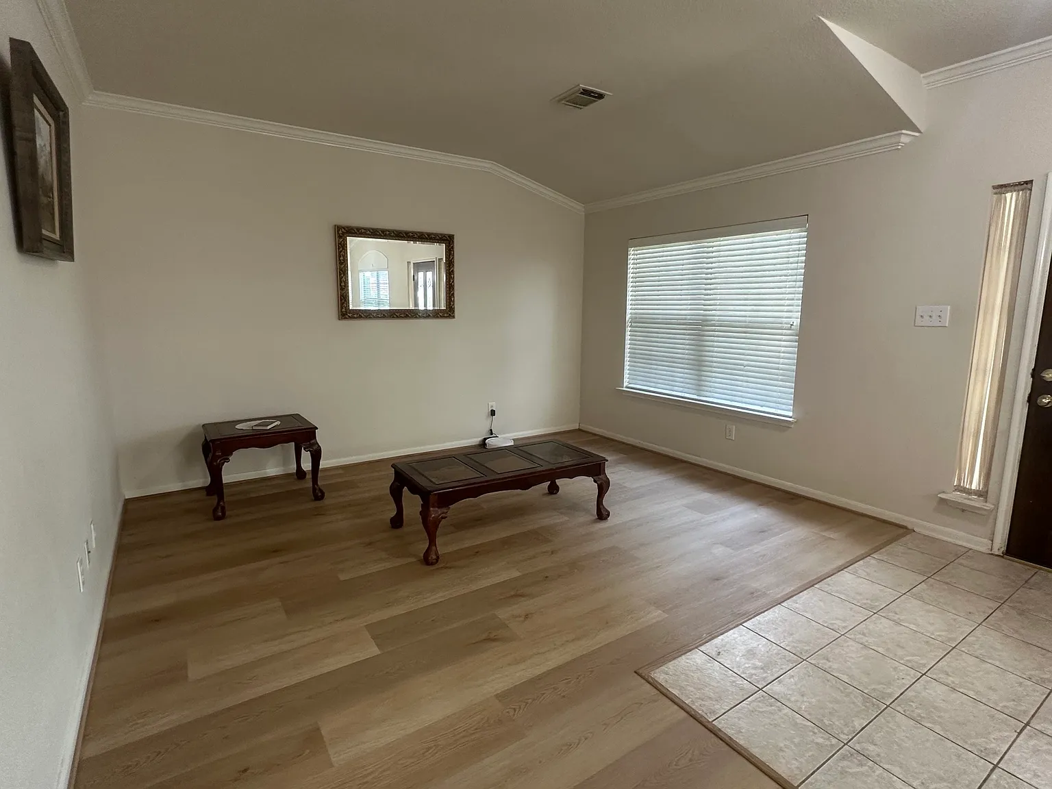 3 bed, 2034 sqft, $2,300 — Photo 2