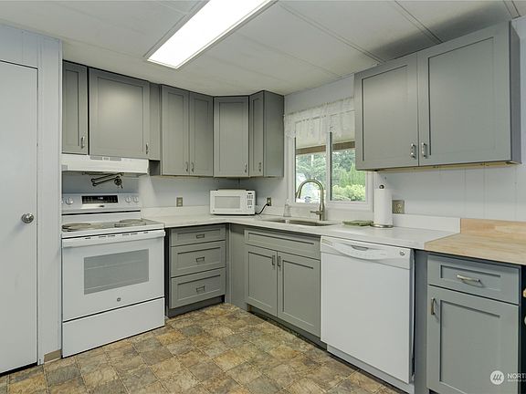 3rd image of 11722 Scott Creek Drive SW