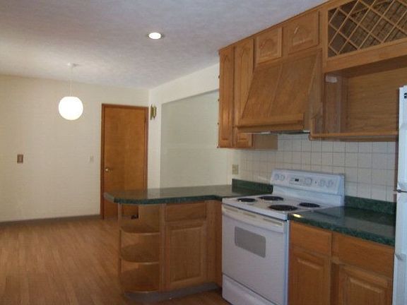 5th image of 546 Martha Dr