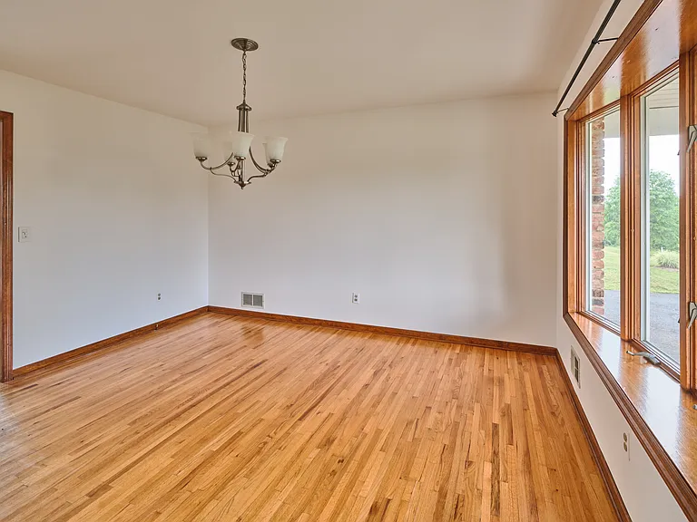 815 Clawson Ave — Photo 23