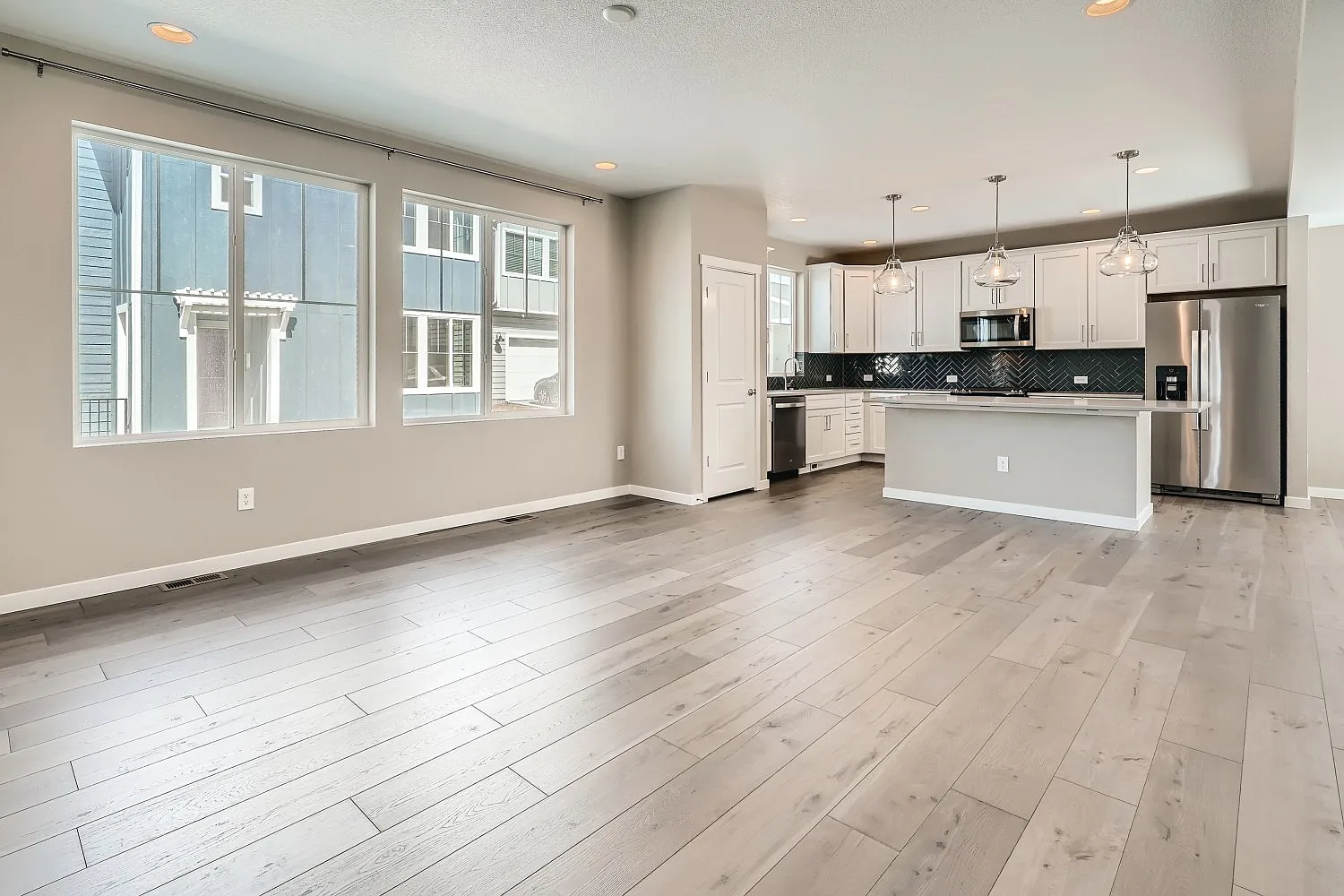 3 bed, 2028 sqft, $2,700 — Photo 2