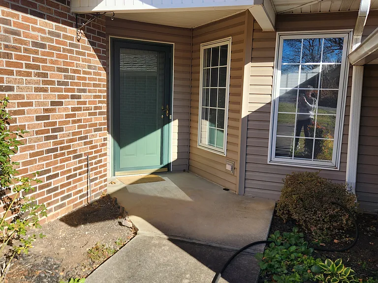 1105 Estate Dr — Photo 8