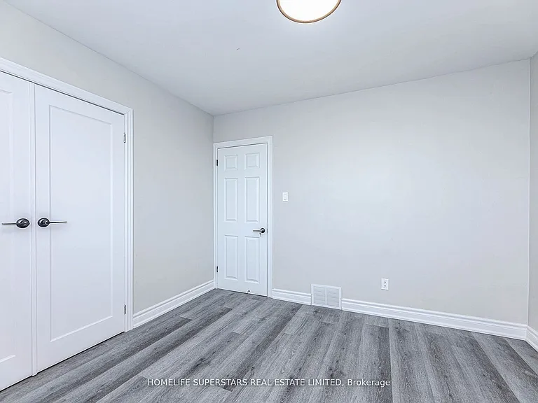 1164 The Queensway #A — Photo 15