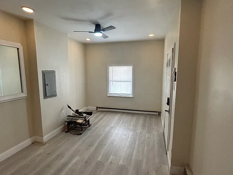 210 W 5th St #1A — Photo 8