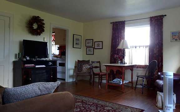 3rd image of 12 Montague St