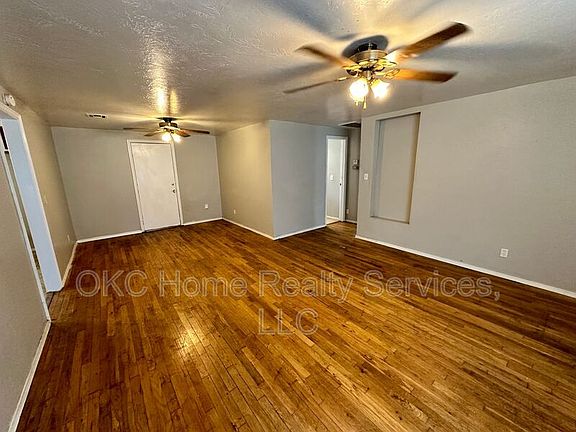 3rd image of 804 E Steed Dr