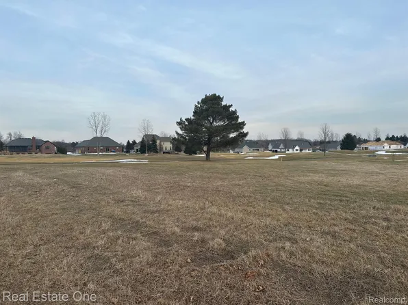 1 Augusta Ct, Metamora, MI 48455