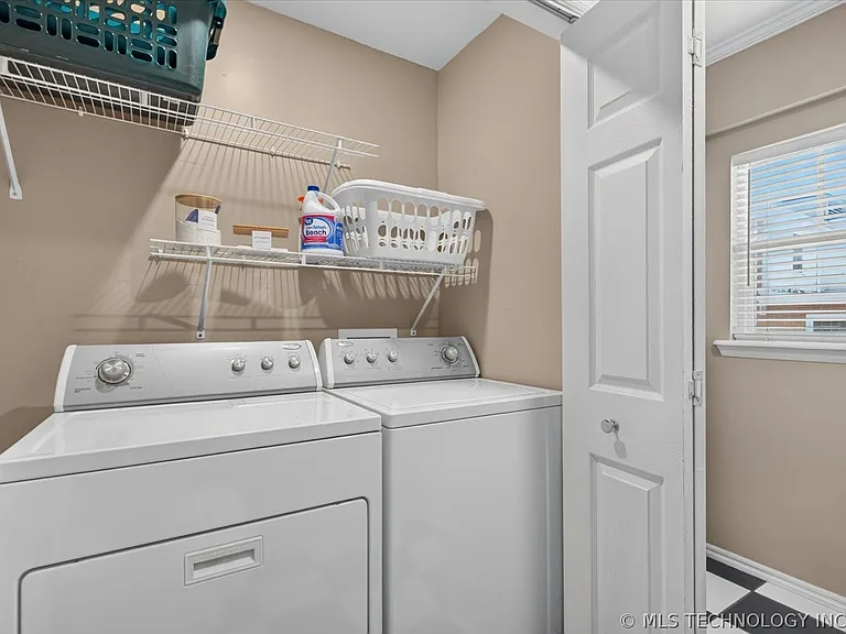 1525 Hillcrest Dr — Photo 20