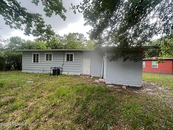 3rd image of 3033 E DETROIT Circle