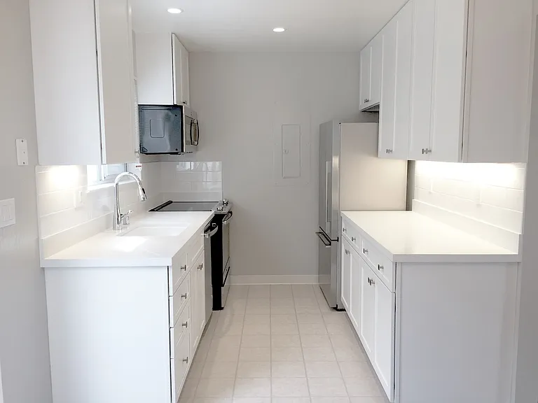 Village Square Townhomes — Photo 21