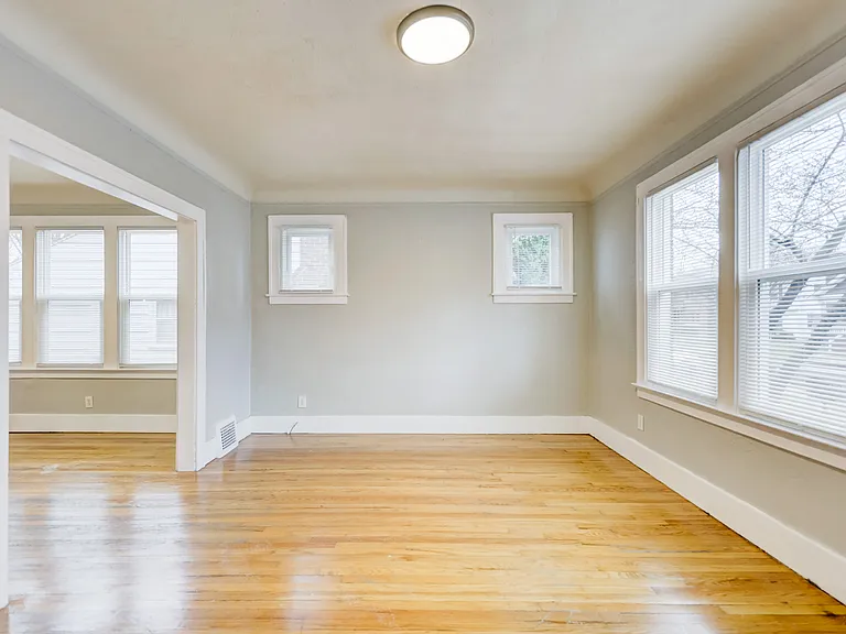 338 E Webster Ave — Photo 3