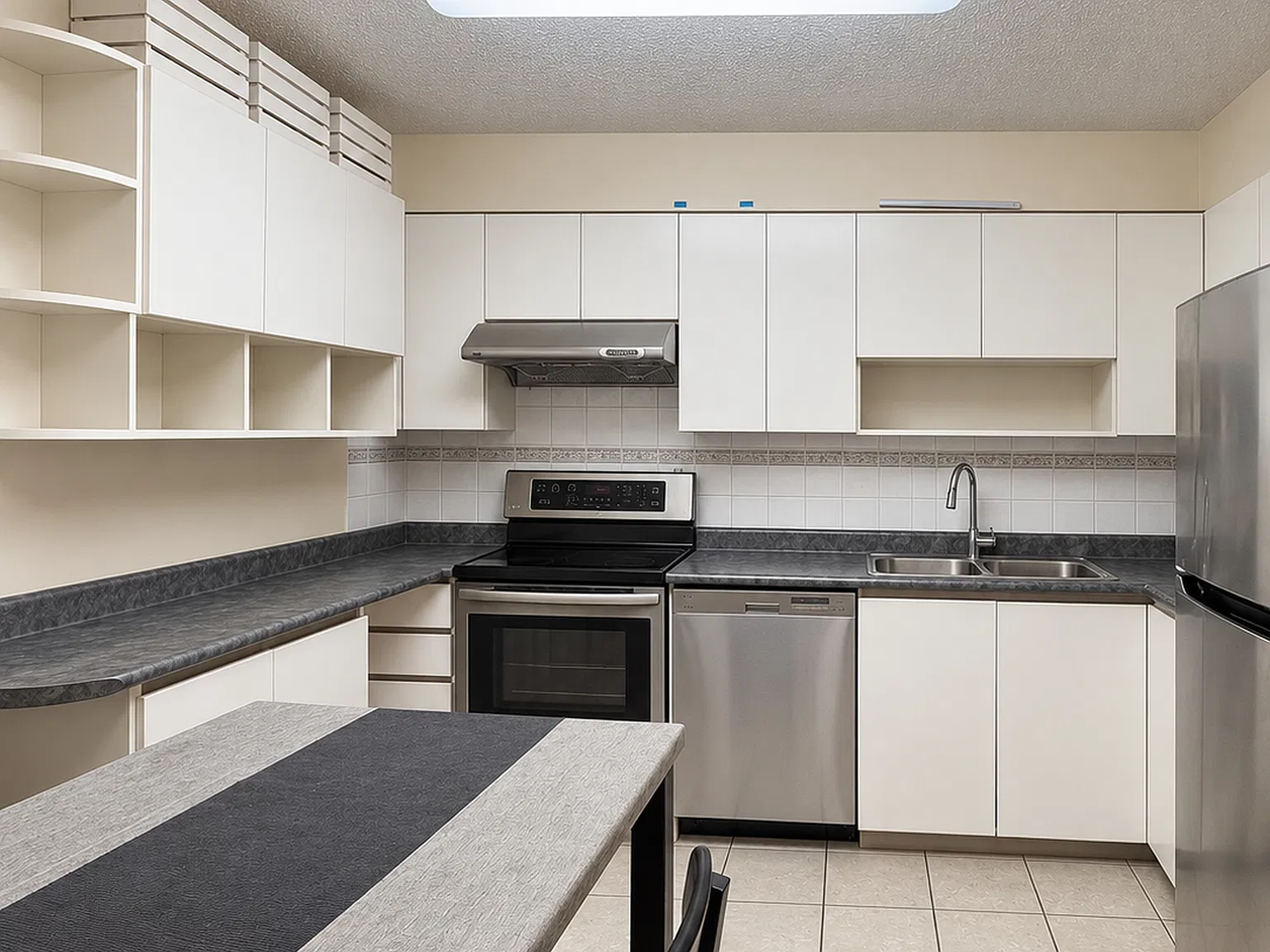 1 bed, 1300 sqft, $1,199 — Photo 3