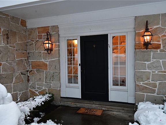 2nd image of 8 Pepperwood Ln