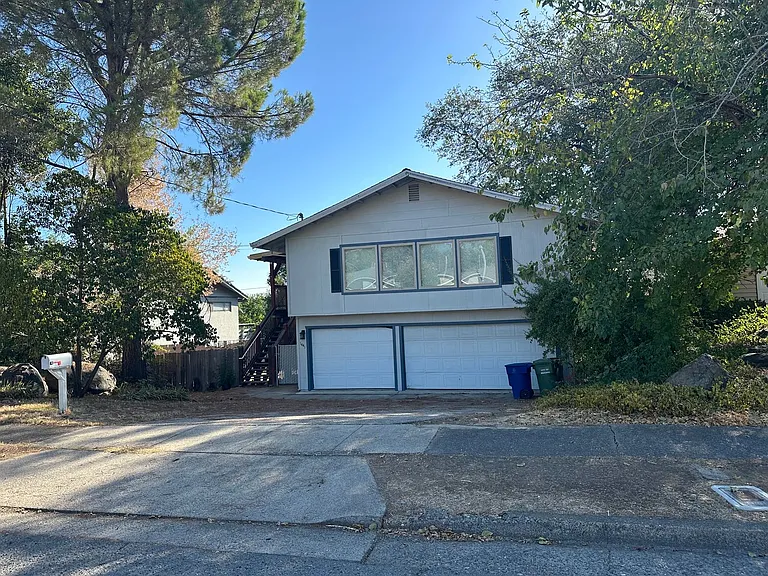 1441 Pleasant St — Photo 30
