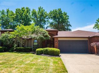 5212 Parkhurst Dr, Sheffield Village, OH 44054