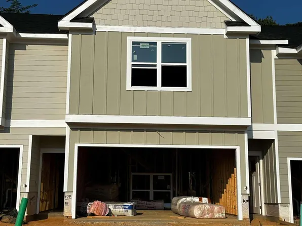 6388 Pine Station Dr, Lula, GA 30554