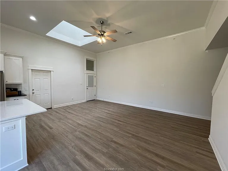 1544 Bennett St — Photo 7