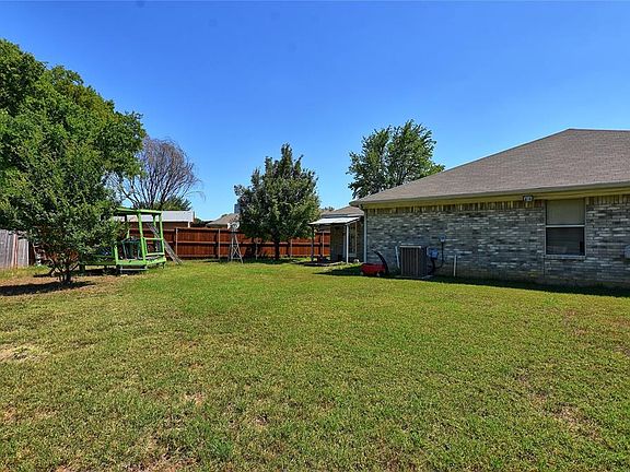 4th image of 1109 Brook Forest Dr