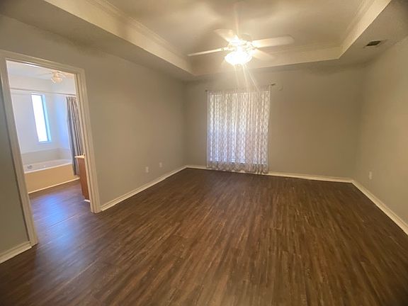 5th image of 212 Woodmont St