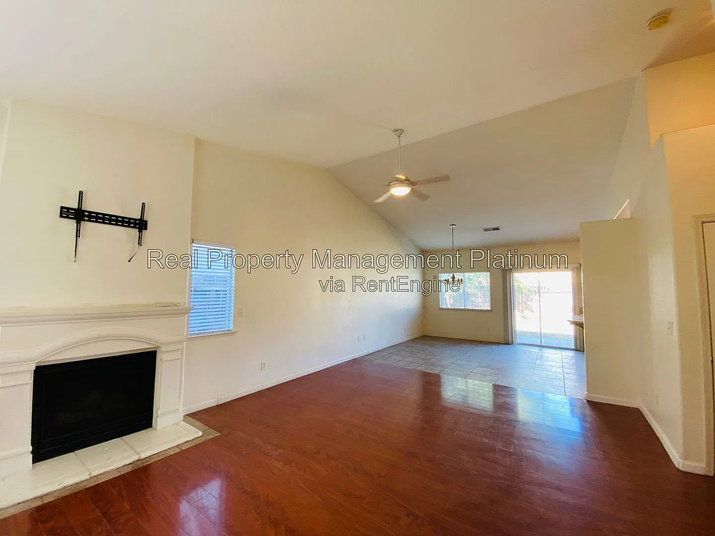 4 bed, 2.0 bath, 1700 sqft, $2,350 — Photo 2