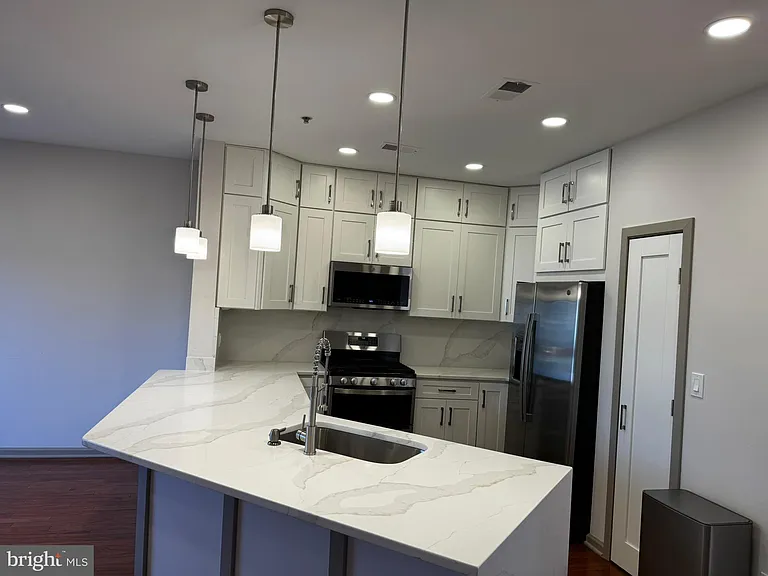 20240 Macglashan Ter #2203 — Photo 17