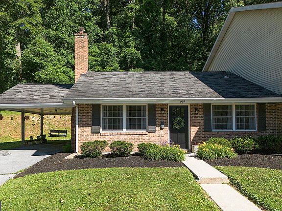 3rd image of 907 Rhue Haus Ln