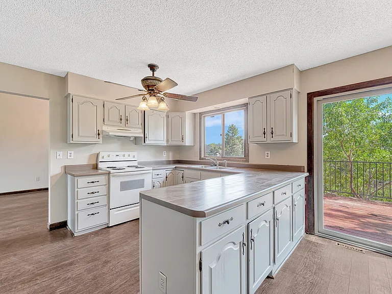 7932 E Windcrest Row — Photo 9