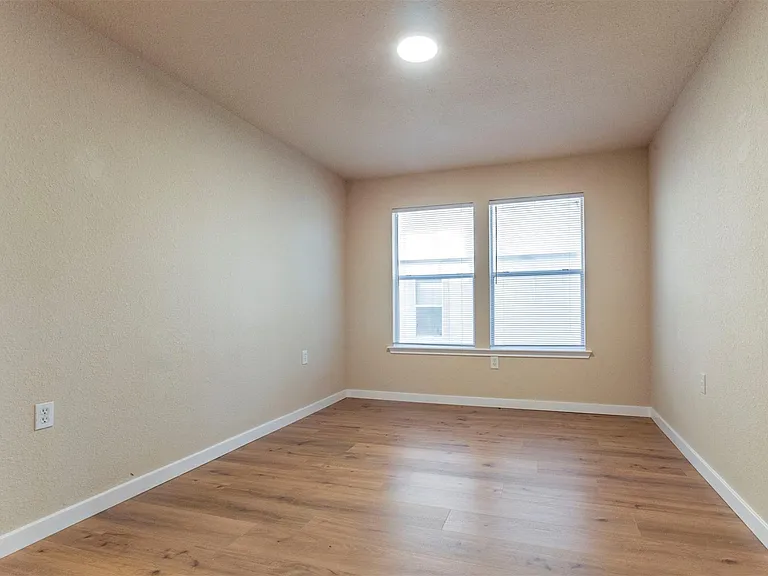 7106 Thannas Way — Photo 19
