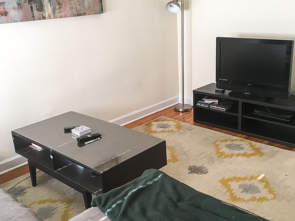 2nd image of 2448 W Walton St #2F