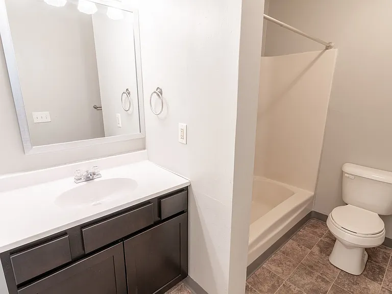 Camelot East Apartments — Photo 46