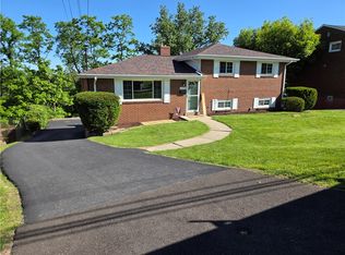 1398 Raven Dr, Pittsburgh, PA 15243