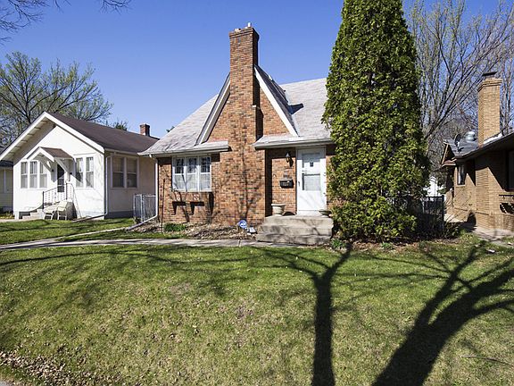 3rd image of 3233 Sheridan Ave N