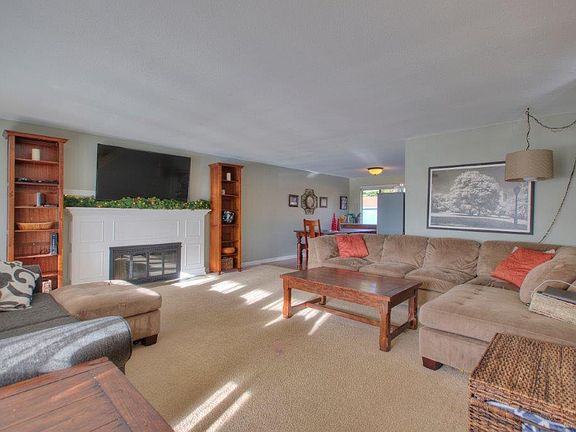 4th image of 5609 119th St SW