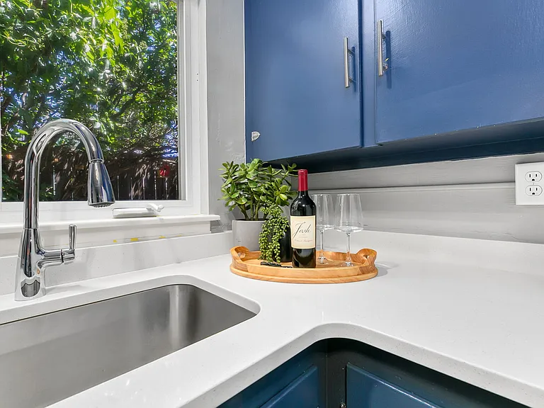 726 Eastdale Dr — Photo 6