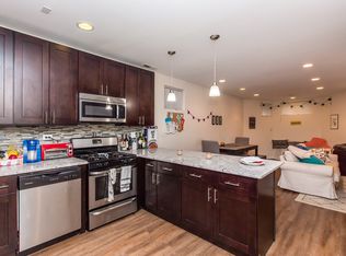 HUGE 4bed/2bath Condo Quality GARDEN unit in Wicker Park! Central Air! In-Unit Laundry!, Chicago, IL 60622