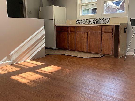 2nd image of 706 New Jersey Ave #2