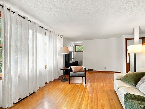 5th image of 633 Brighton Rd