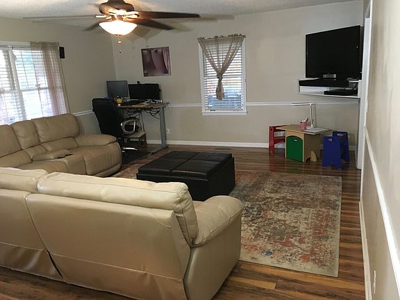 5th image of 304 Hickory Dr