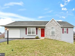 975 Harmony Hill Dr, Lebanon, PA 17046